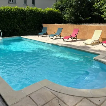 Maison Dans Village Avec Piscine Semesterbostad