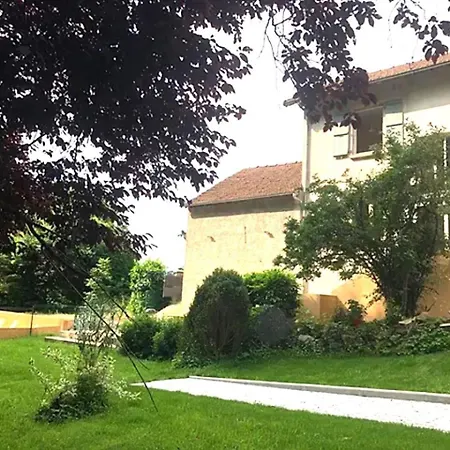 Semesterbostad Maison Dans Village Avec Piscine Le Rouget